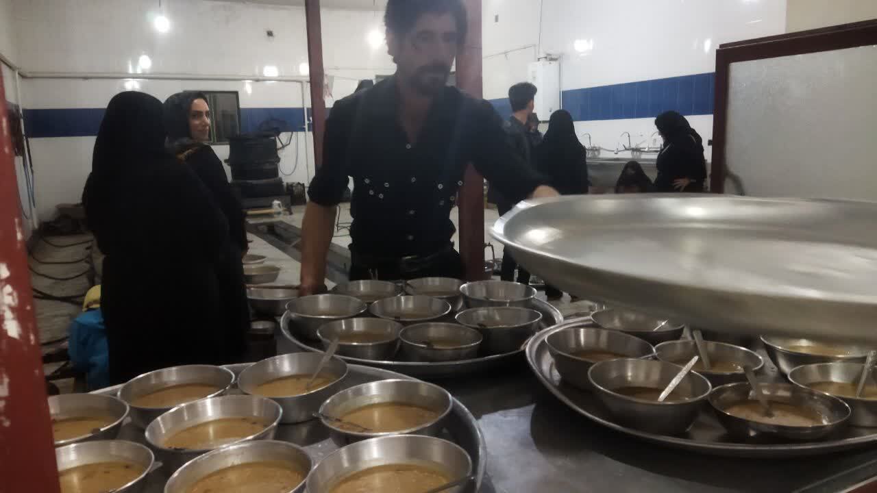 توزیع افطاری بین روزه داران