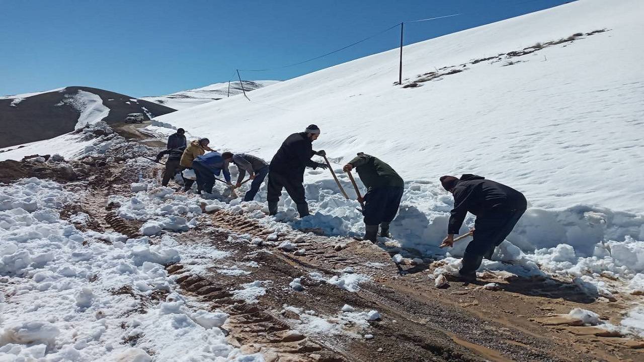 مسیر روستای عربشاه به همت اهالی بازگشایی شد + تصاویر