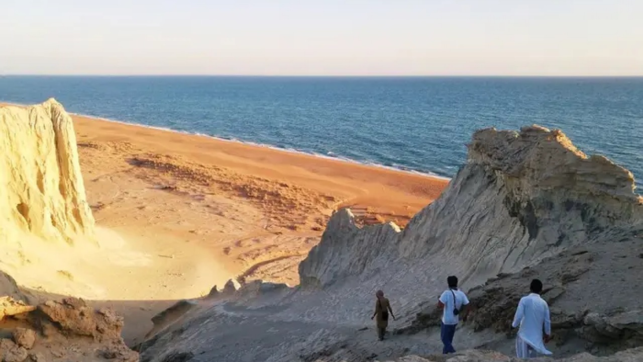 یکی از جاذبه‌های بندر جاسک هرمزگان + فیلم
