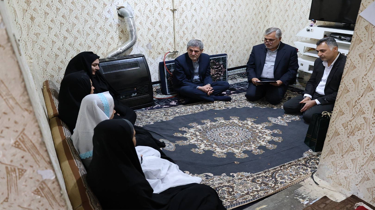 حضور استاندار فارس در منزل ایتام