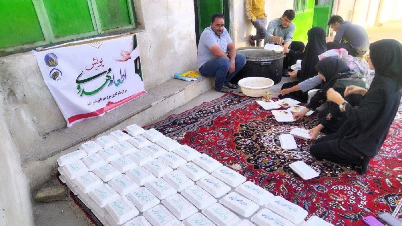 توزیع ۳۰۰ پرس غذای گرم بین نیازمندان کم برخوردار انابد + تصاویر