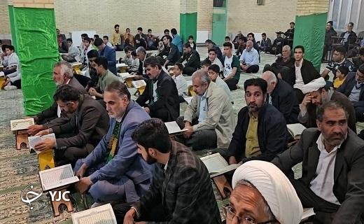 برگزاری شبی با قرآن در دولت آباد بافق + عکس
