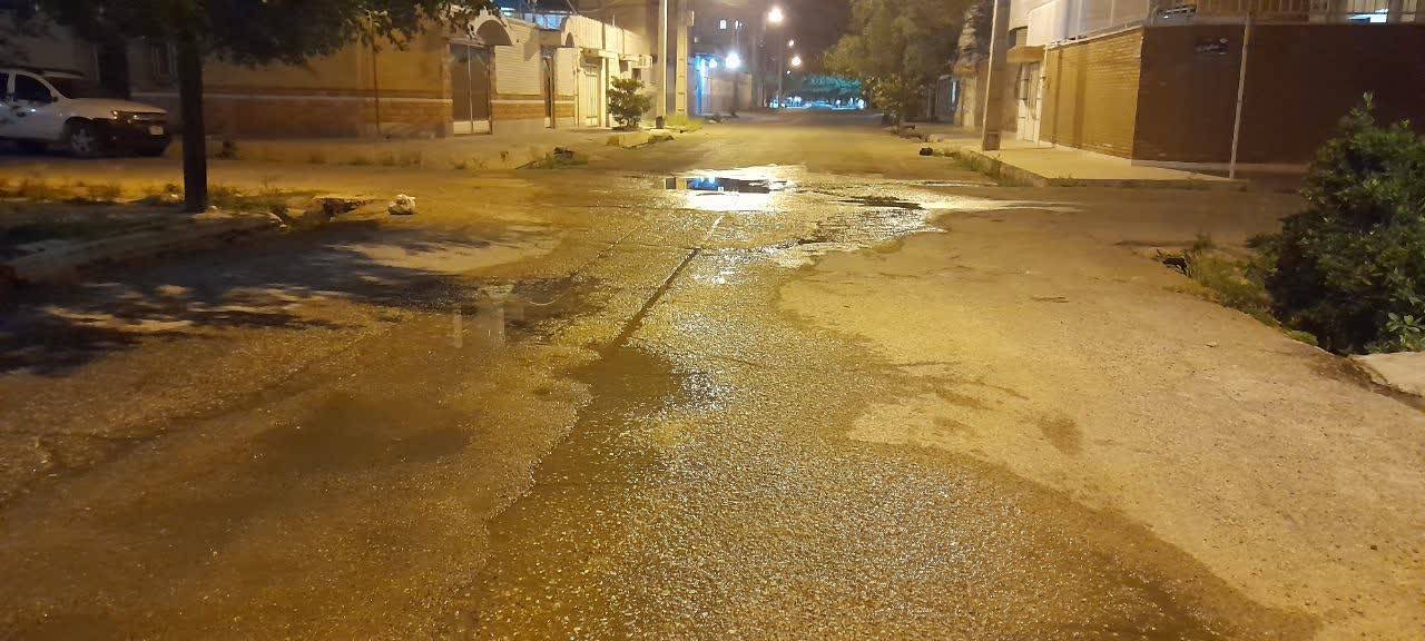 سرریز شدن آب به داخل معابر