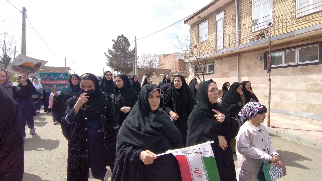 حضور خواهران در راهپیمایی