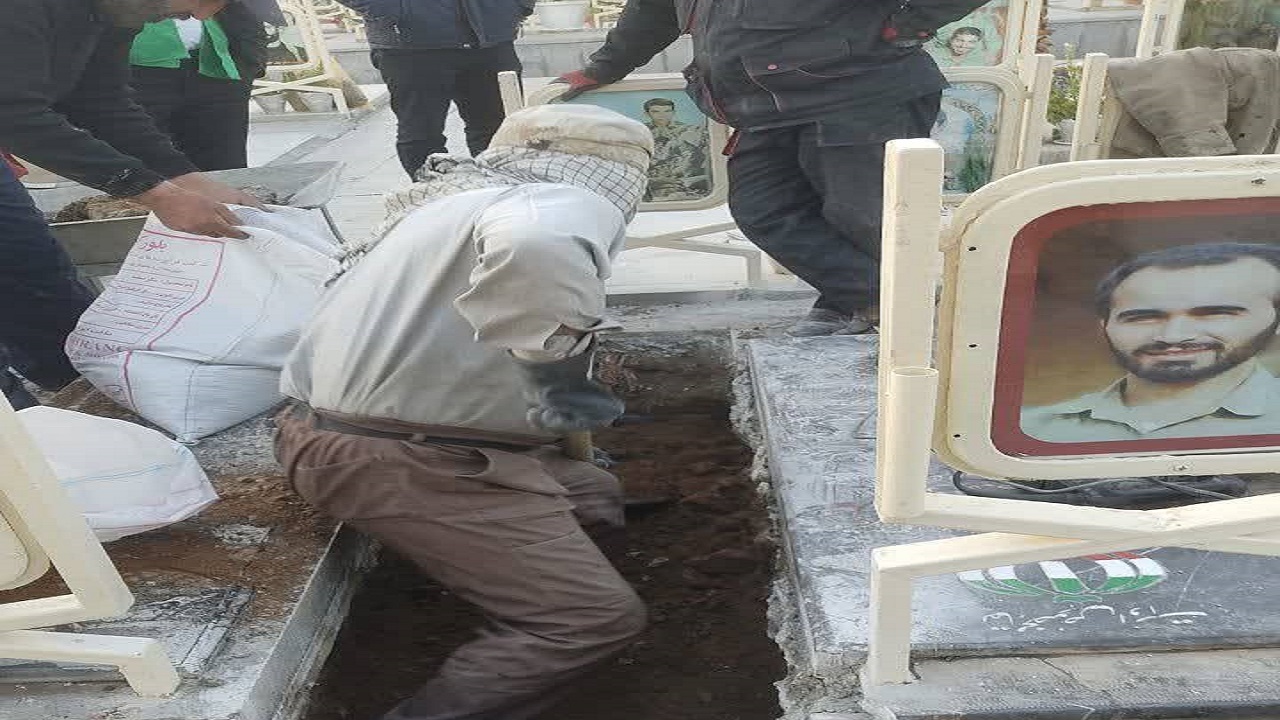 اماده سازی محل دفن شهید زاهدی در گلستان شهدای اصفهان