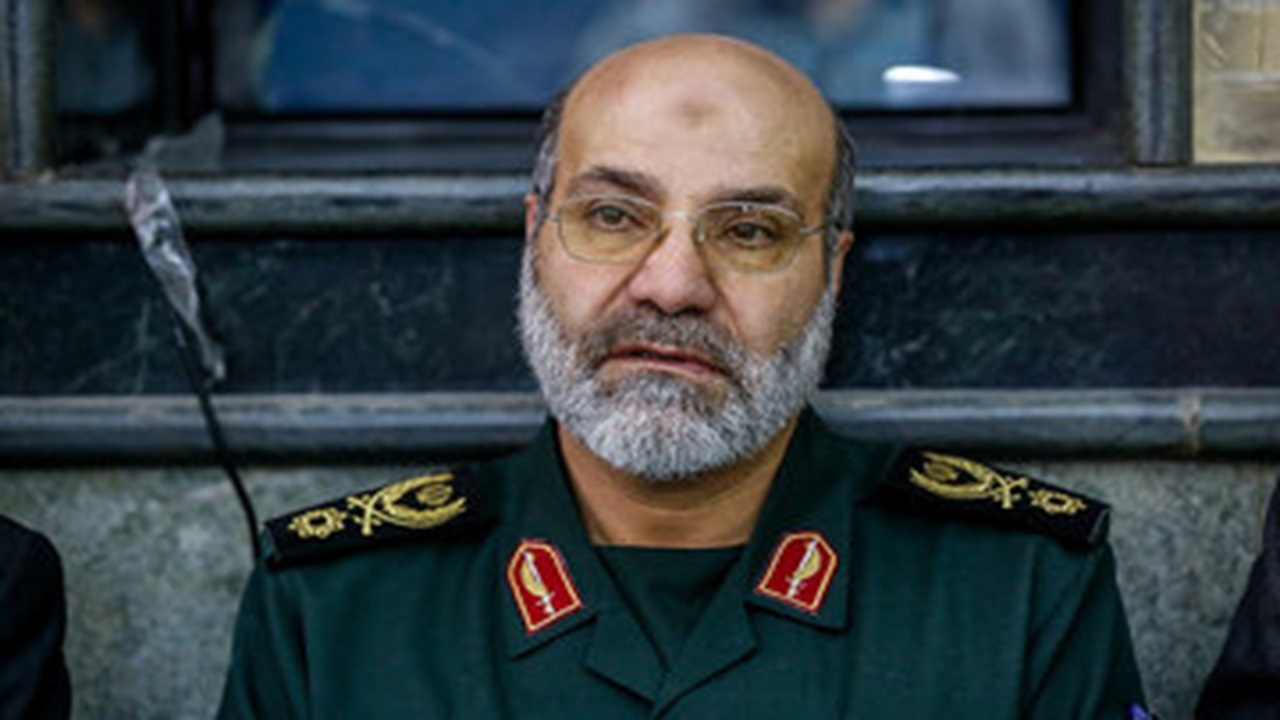 بعضی مسئولان می‌خواهند انقلاب را به شکست بکشانند؛ اما مردم نمی‌گذارند! + فیلم