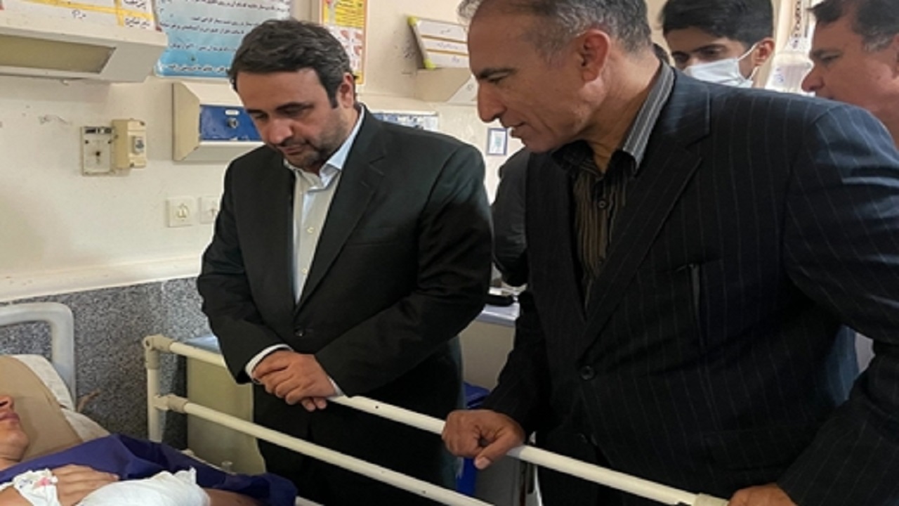 عیادت معاون درمان وزارت بهداشت از مجروحان حادثه تروریستی راسک و چابهار
