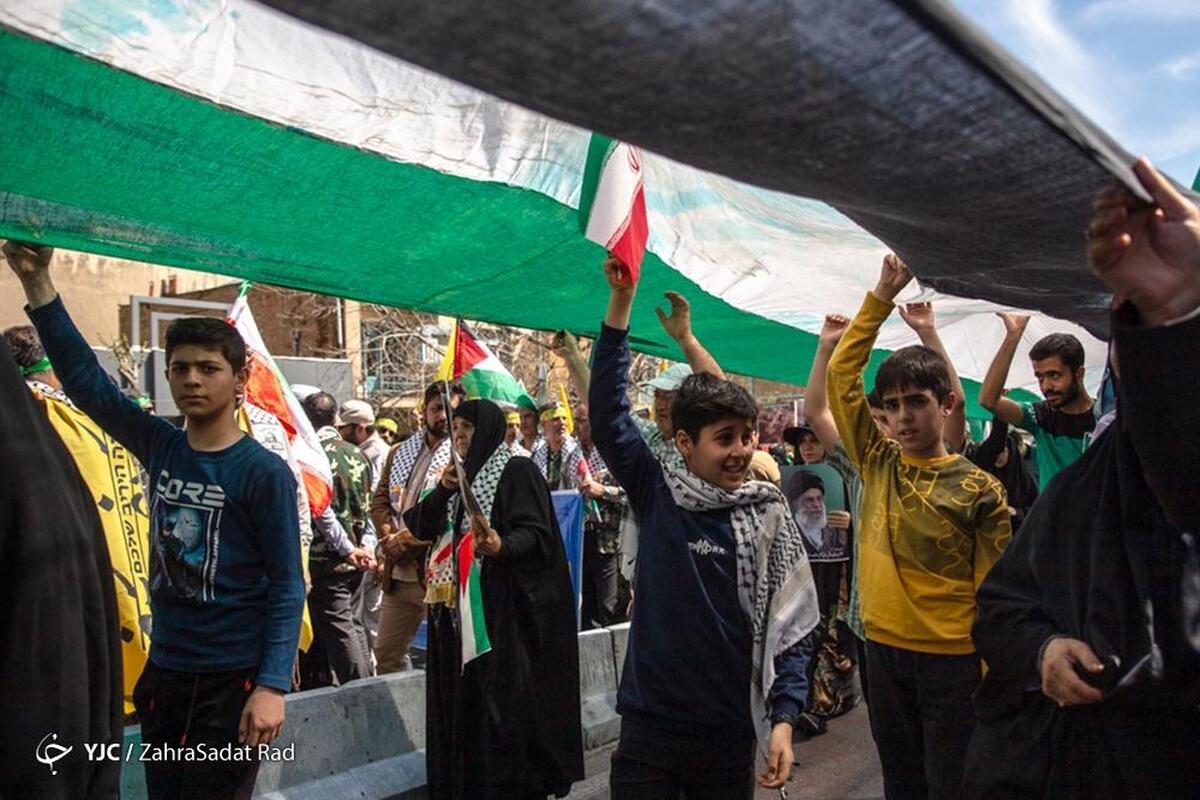 در حاشیه نماز جمعه تهران به امامت مقام معظم رهبری