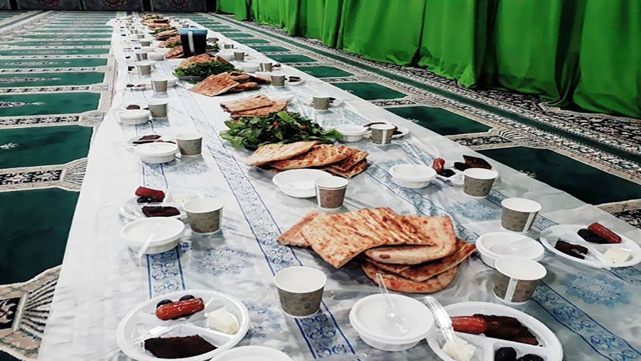 توزیع ۵ هزار افطاری بین مددجویان موسسه دارالایتام مهدیه همدان