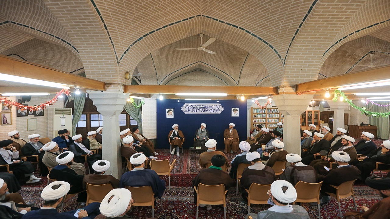 دیدار جمعی از علما و روحانیون با امام جمعه قزوین