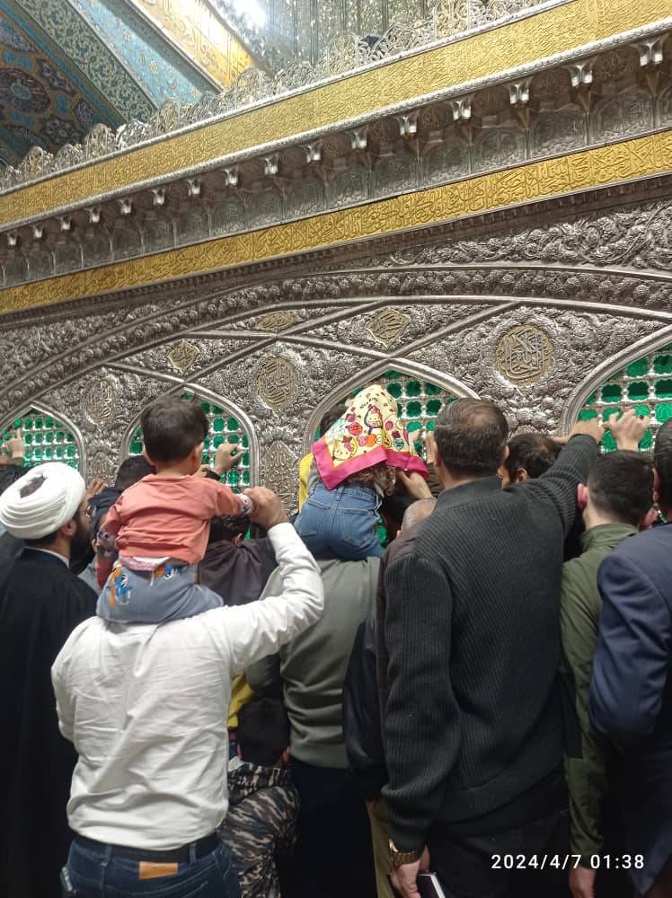 حضور زائران در حرم