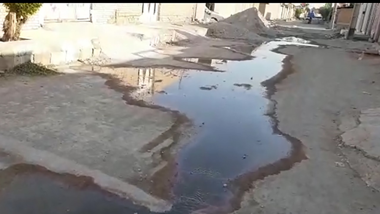 جوشش فاضلاب در معابر شهر کلوانق صدای اهالی را درآورد + فیلم