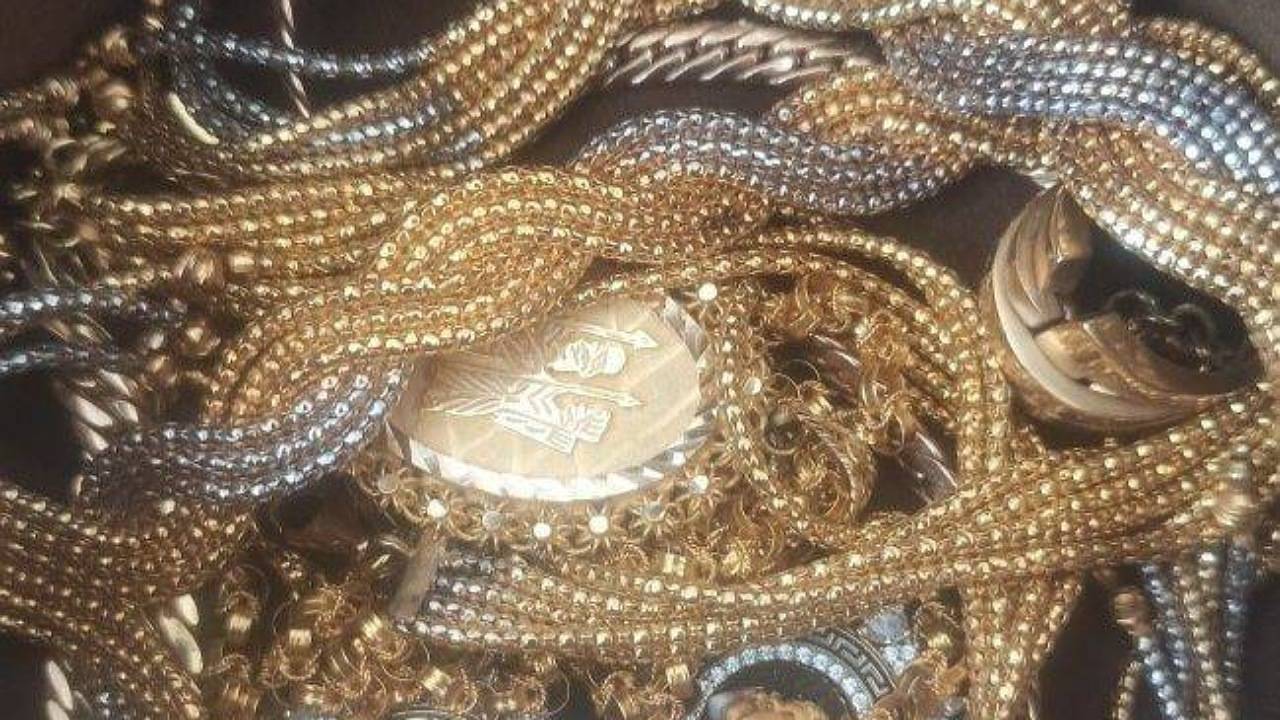 پلیس سیرجان کیف حاوی طلاجات را به صاحبش برگرداند
