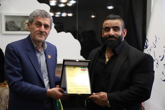 عشق به میهن در منش هادی چوپان مثال‌زدنی است