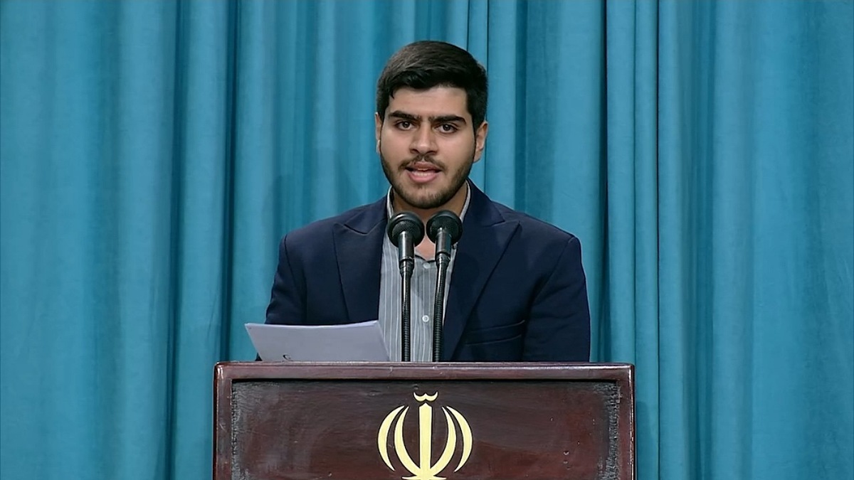 نحوه عجیب بازداشت دانشجوی معترض توسط پلیس آمریکا + فیلم
