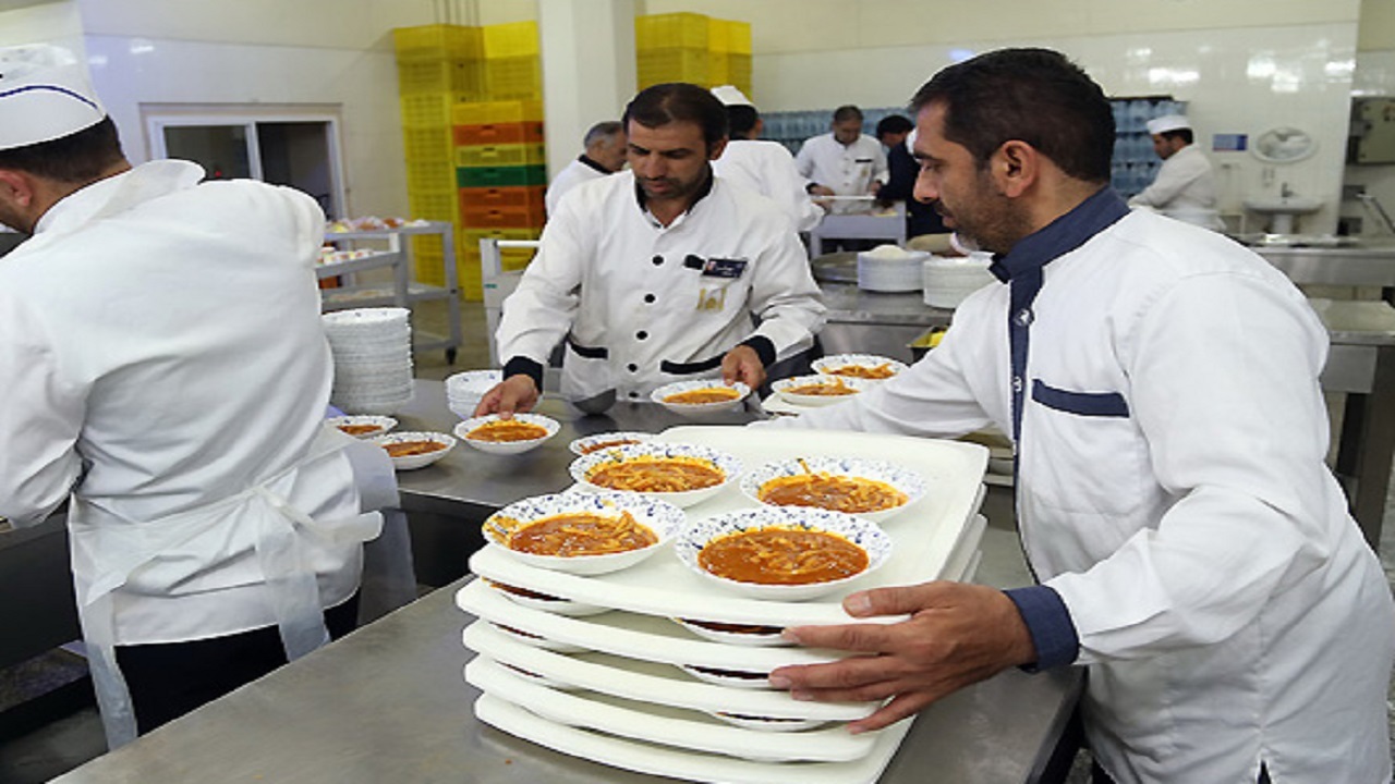 پخت و توزیع ۴۰ هزار پرس افطاری در مسجد مقدس جمکران
