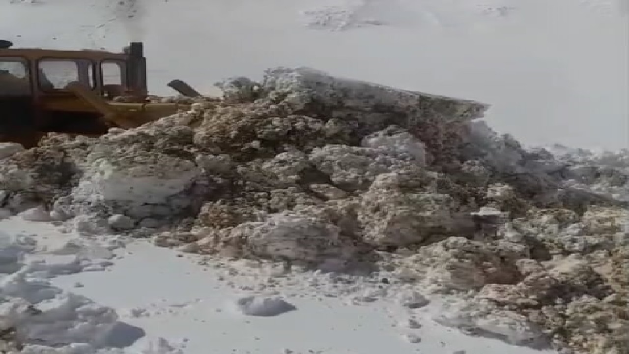 بازگشایی گردنه کلوسه در پشتکوه فریدونشهر