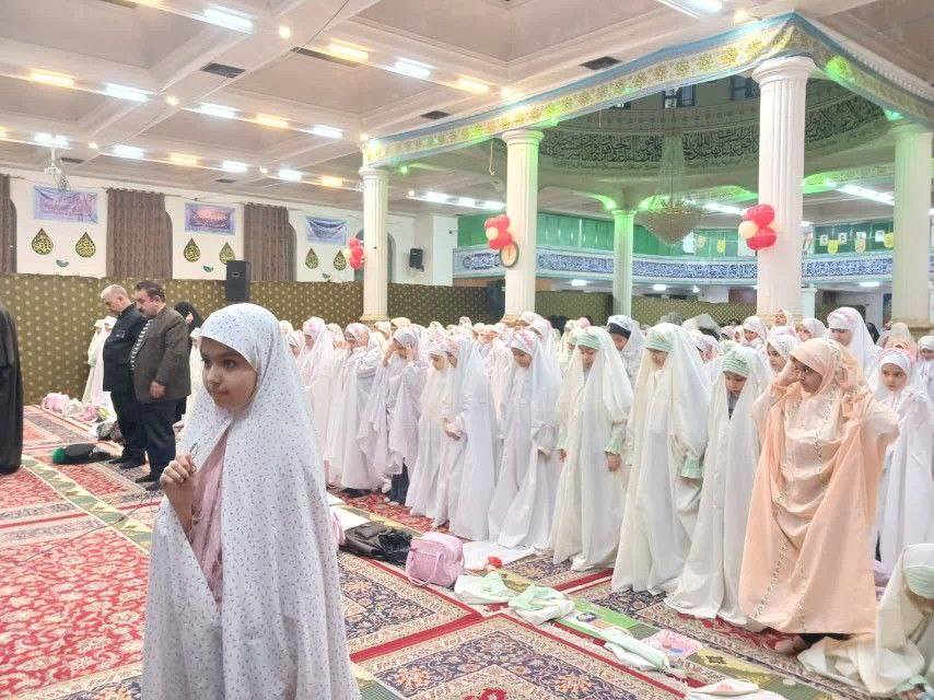 عبادت دانش آموزان روزه اولی در مشهد