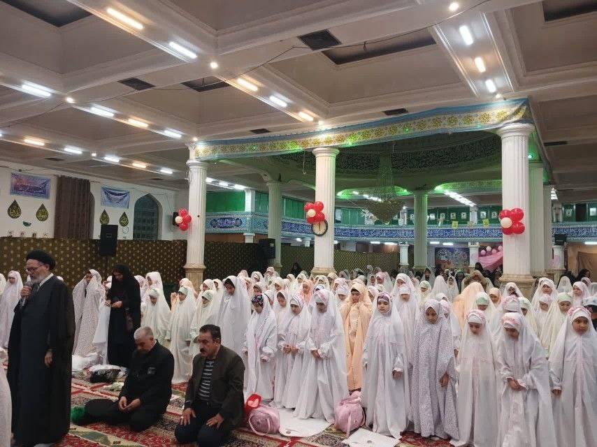 نماز خواندن دانش آموزان روزه اولی