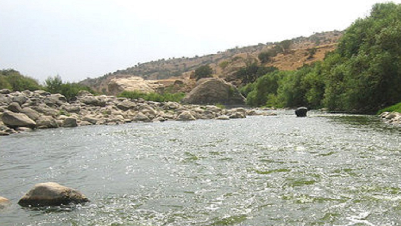 جاری شدن رودخانه فصلی در روستای ترشگیبان گیلانغرب + فیلم