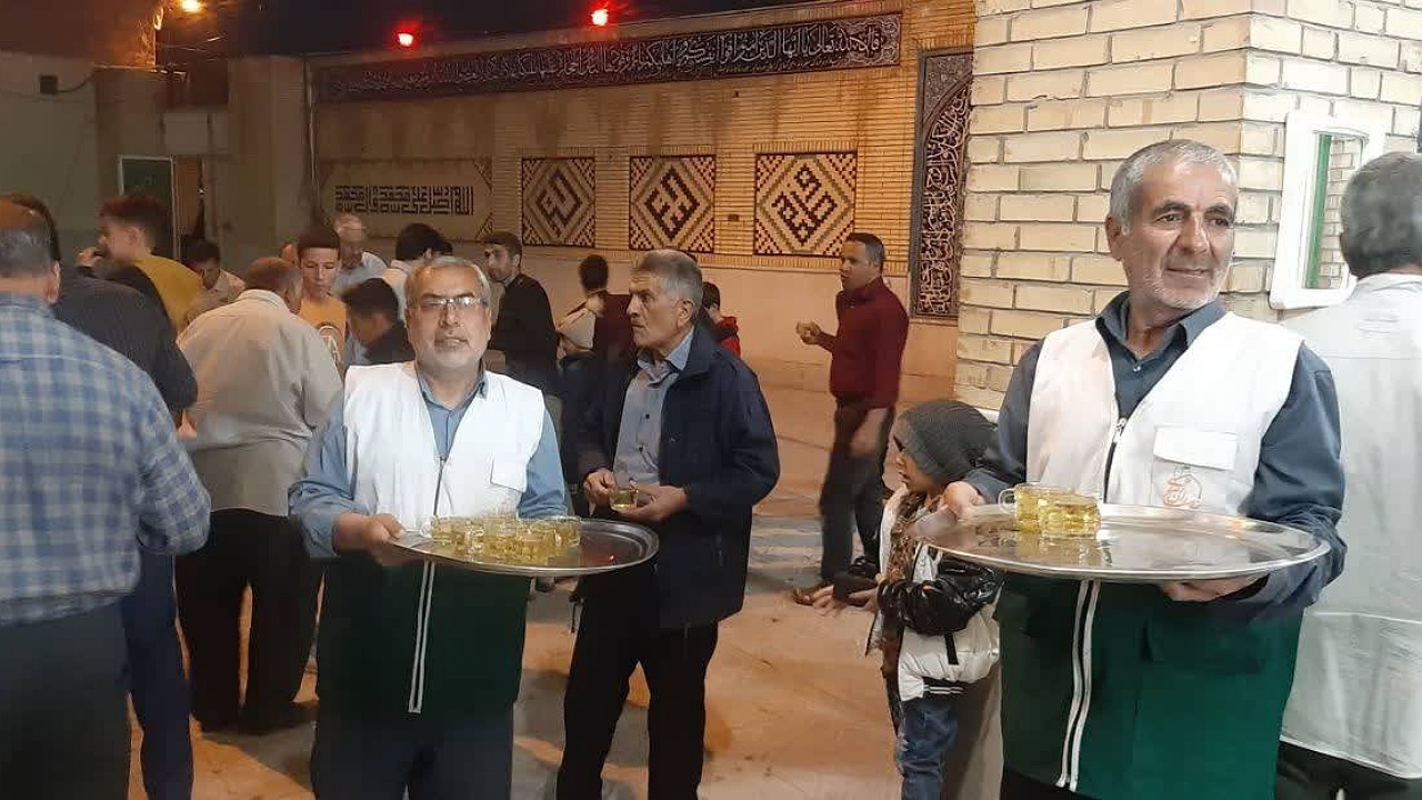 برپایی چایخانه‌های امام رضایی در مساجد کرمان