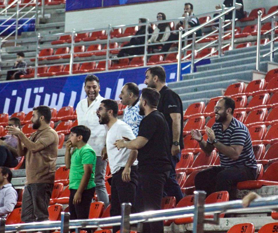 تماشاچی ها