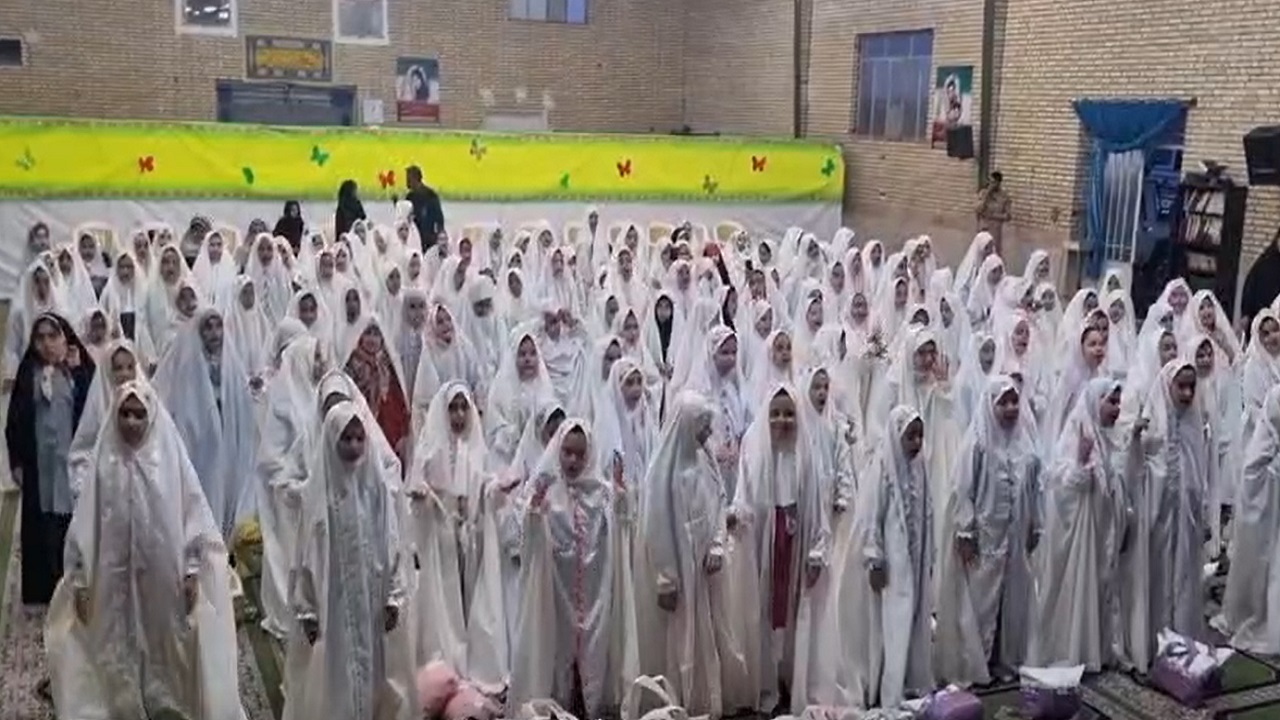 حال و هوای دانش آموزان دختر آران و بیدگلی در جشن روزه اولی‌ها + فیلم