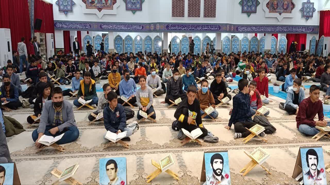حضور هزار و ۲۰۰ دانش‌آموز ایلامی در محفل قرآنی