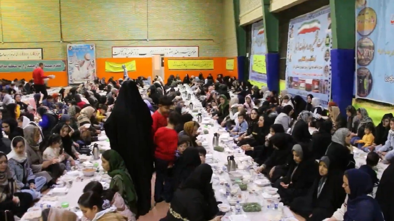 برپایی سفره افطاری ۱۲۰۰ نفری در پدافندهوایی شمال‌غرب کشور