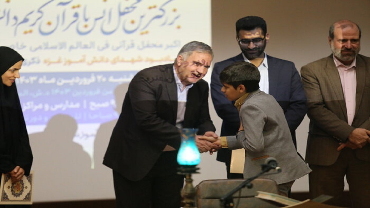 تجلیل از ۱۰ فعال قرآنی چهارمحال و بختیاری
