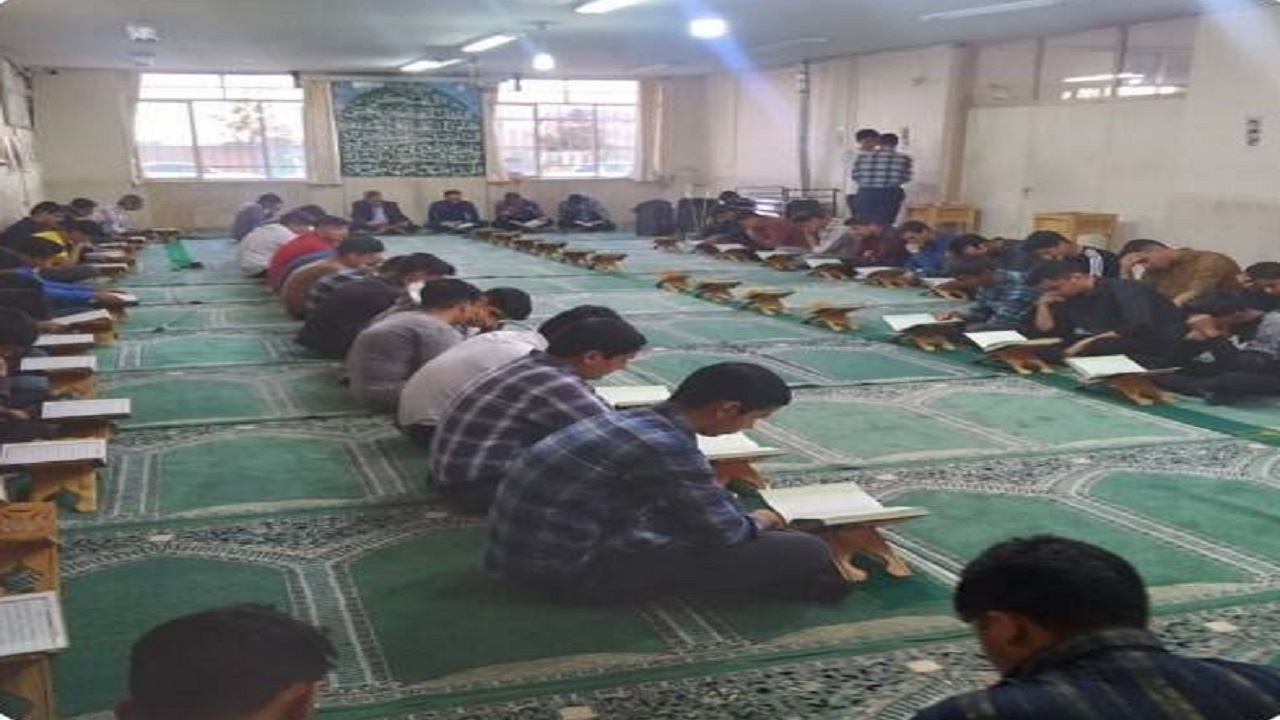 تصاویری از مجلس تلاوت قرآن کریم در دبیرستان ولایت اسلام آباد هرند