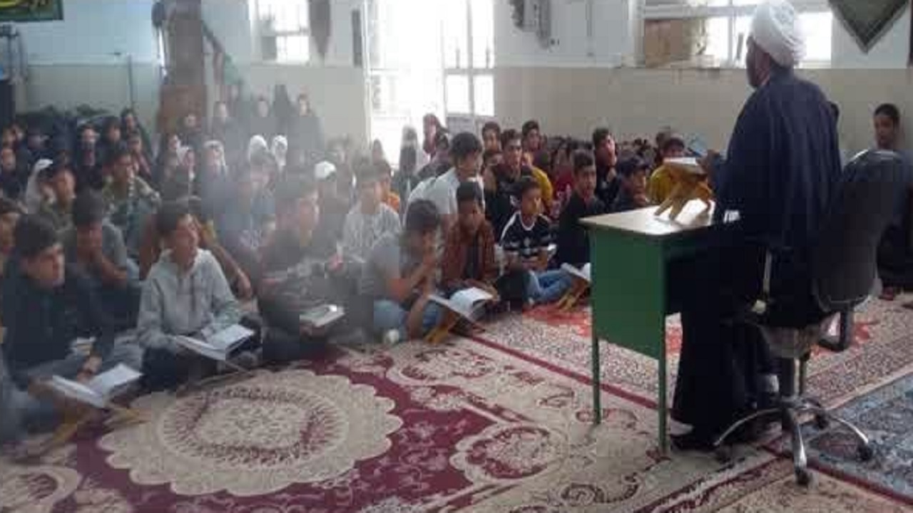 برگزاری محفل انس با قرآن کریم در مدارس روستای منصوری + تصاویر