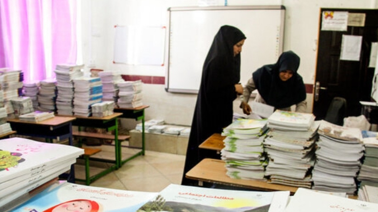 کتاب‌های درسی در سال تحصیلی جدید تغییری نمی‌کنند/ احتمال تغییر عناوین دروس در سال ۱۴۰۵