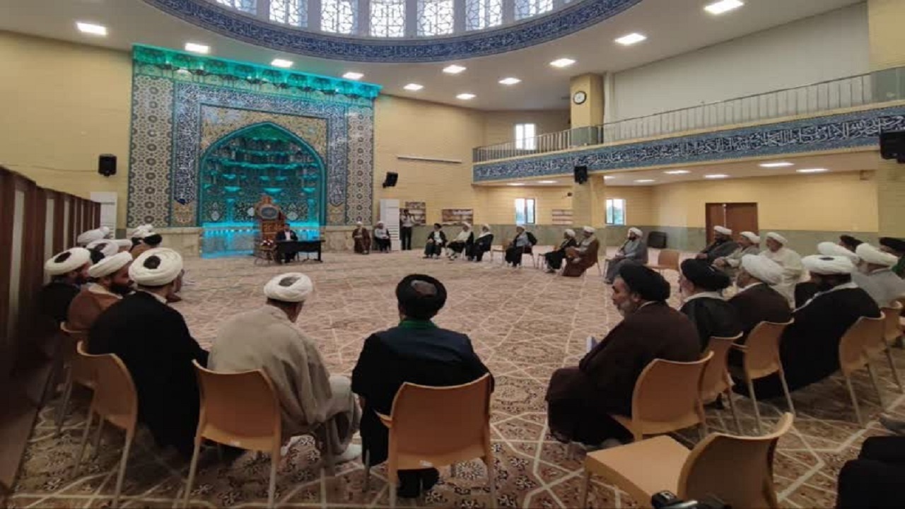 بهره مندی از نقطه نظرات روحانیون و اساتید حوزه در موضوعات مختلف