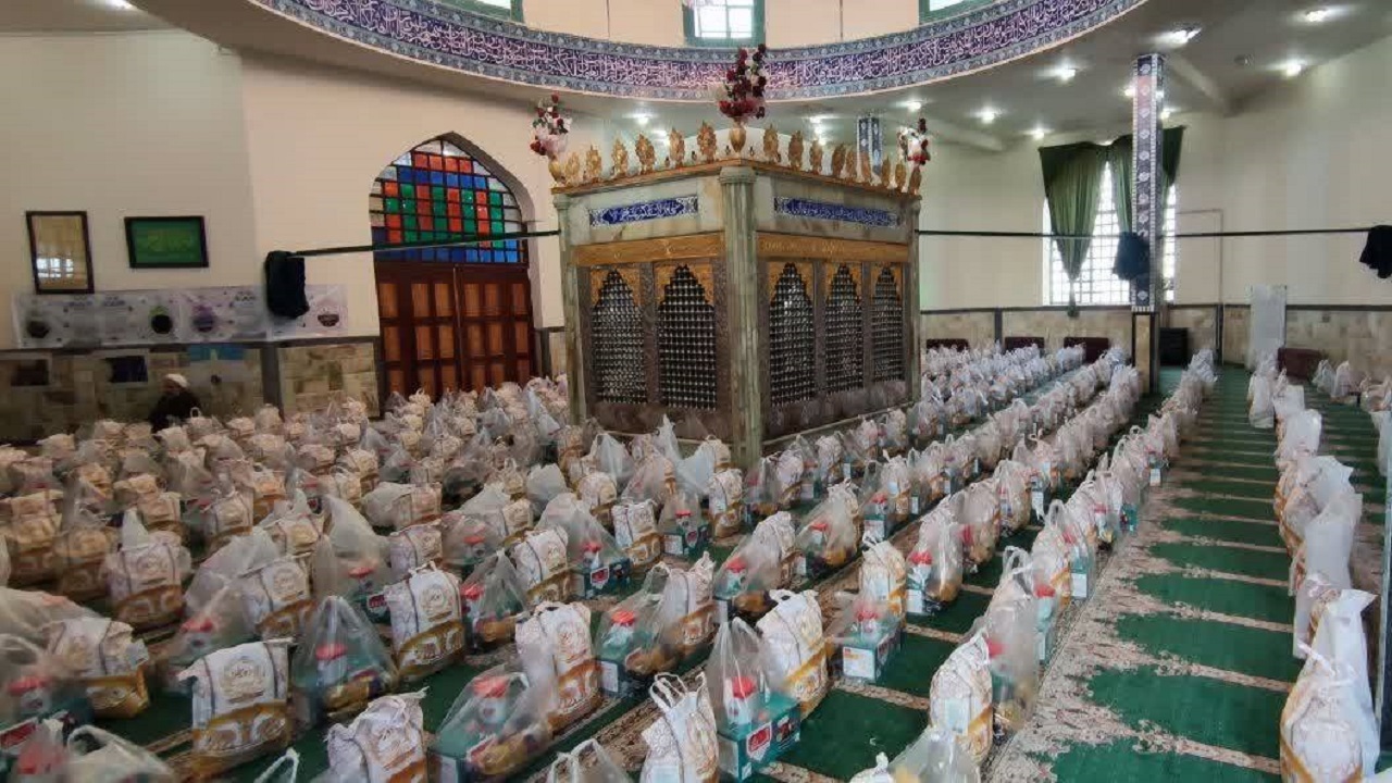 توزیع یک هزار سبد کالا بین نیازمندان کردستانی
