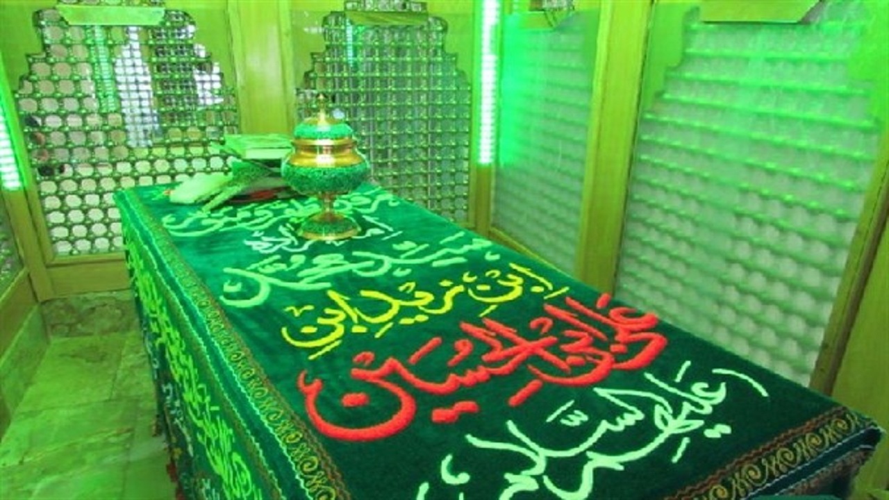 غبار روبی آستان امامزاده سید محمد خمینی شهر در سال جدید