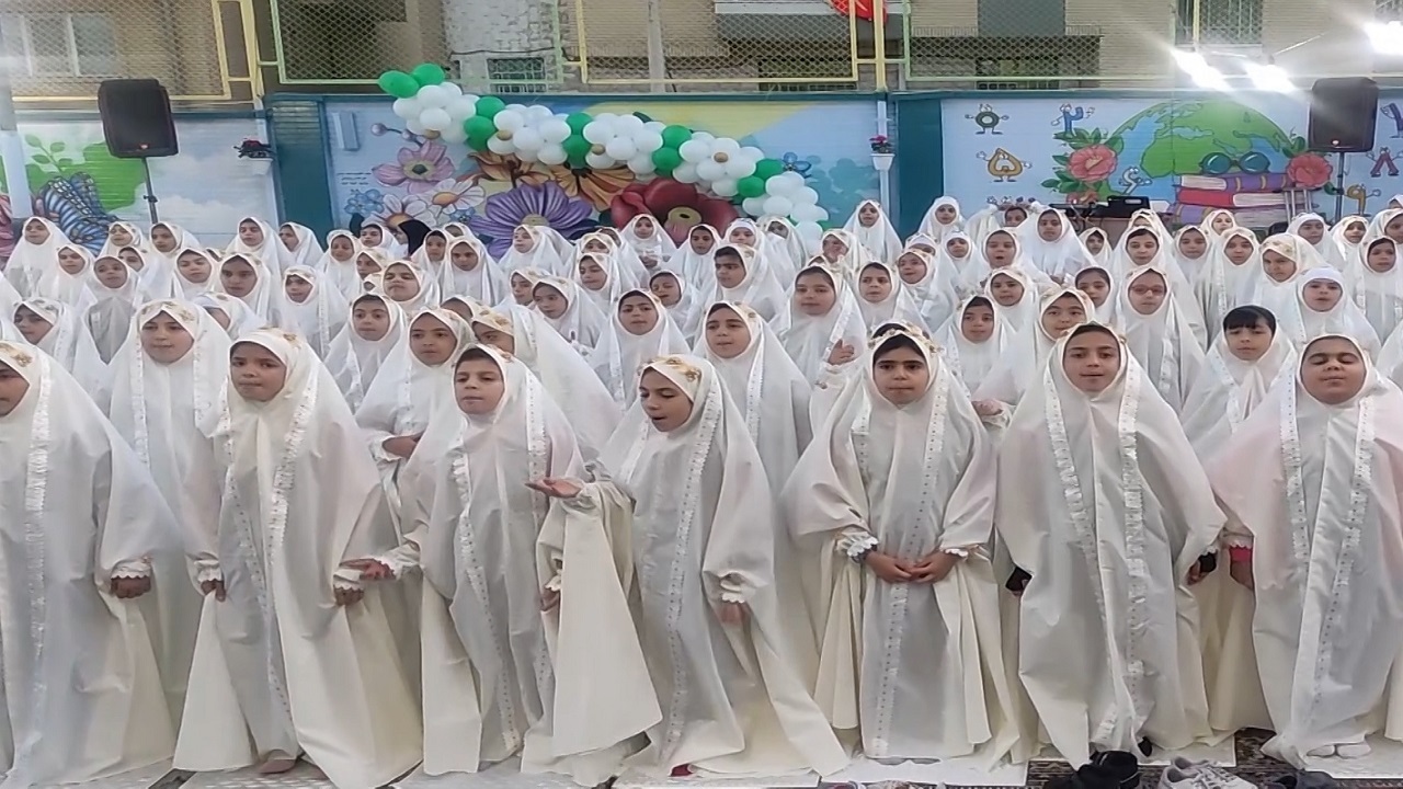 جشن تکلیف ۲۰۰ دانش آموز دختر در بام ایران