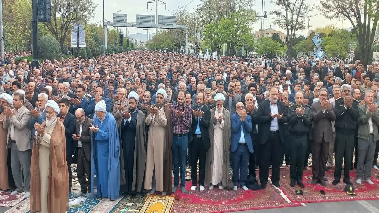 اقامه باشکوه نماز عید بندگی در قزوین+ تصاویر و فیلم