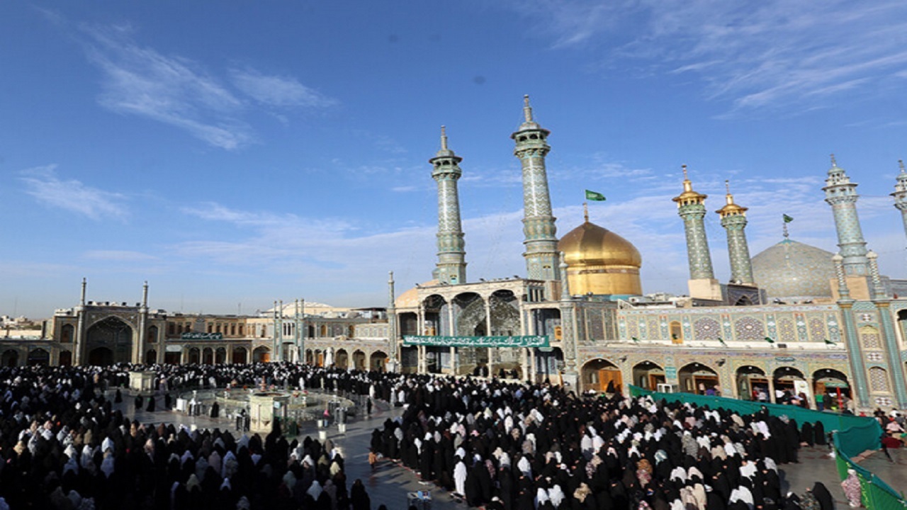 اقامه نماز عید بندگی در شهر بانوی کرامت(س)+فیلم