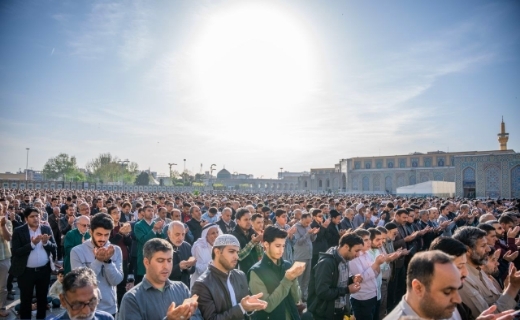 نماز عید سعید فطر در حرم مطهر رضوی+عکس و فیلم