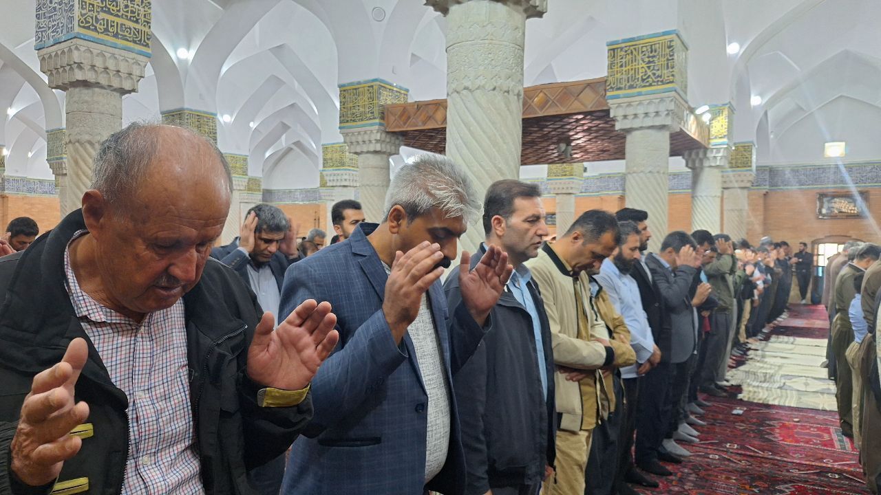 اقامه نماز عید فطر در کردستان + فیلم