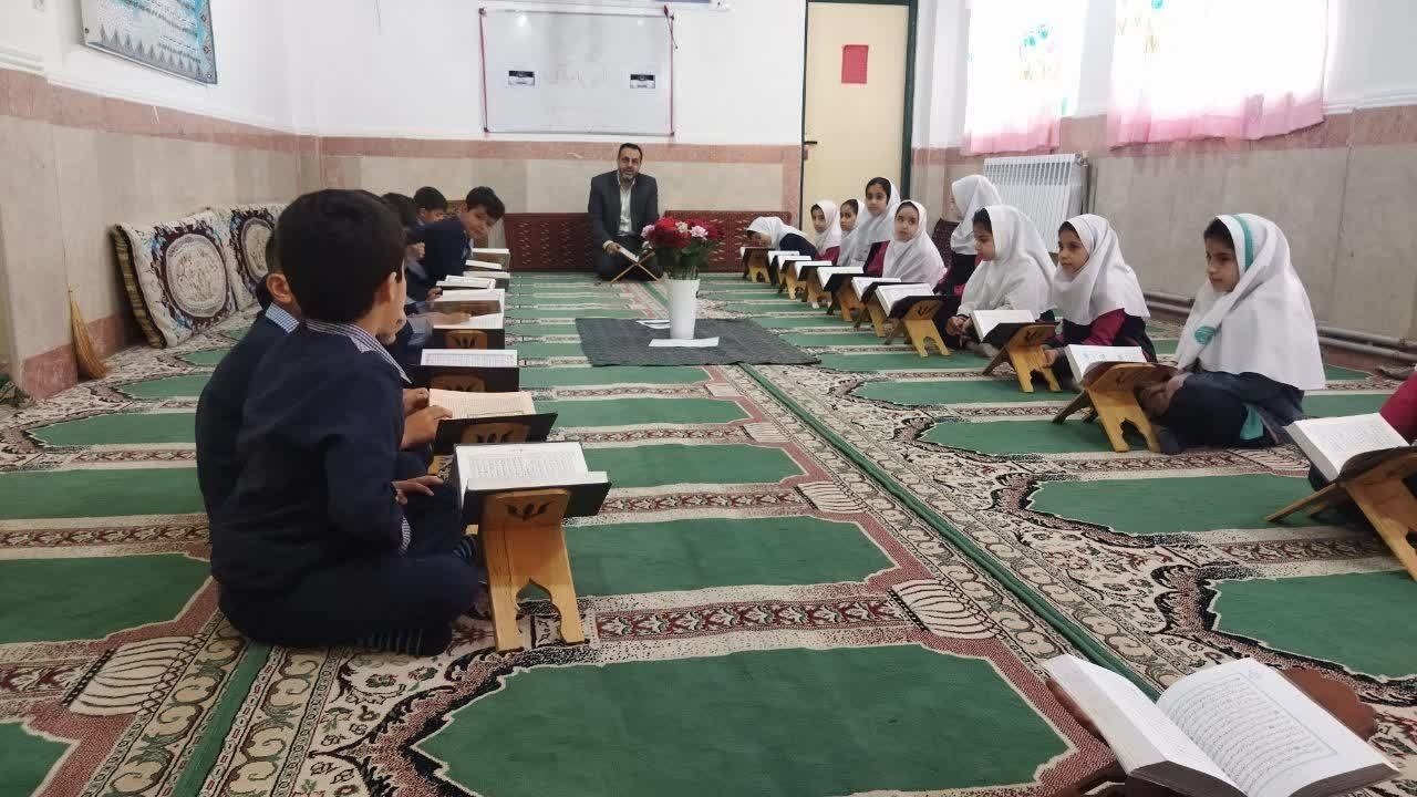 گوشه‌هایی از مراسم ماه رمضان ویژه دانش آموزان در بخش بندپی غربی + تصاویر