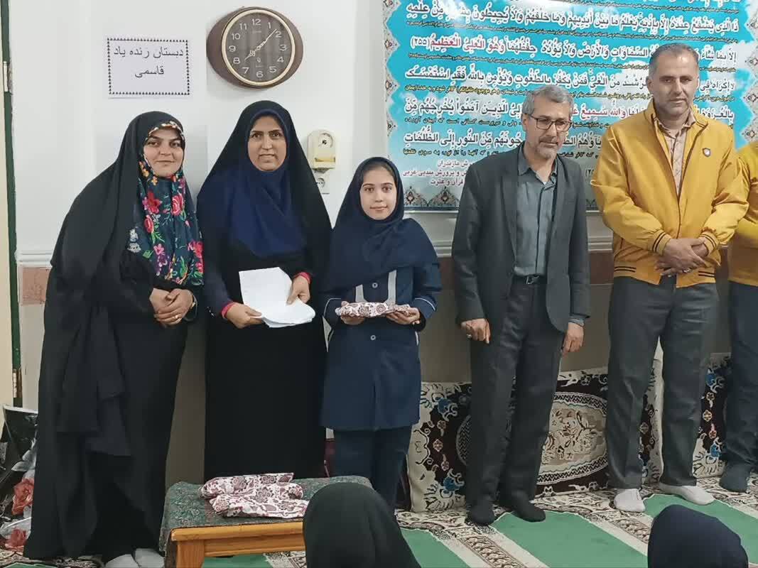 تجلیل از دانش آموزان