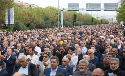 اقامه باشکوه نماز عید بندگی در قزوین+ تصاویر و فیلم