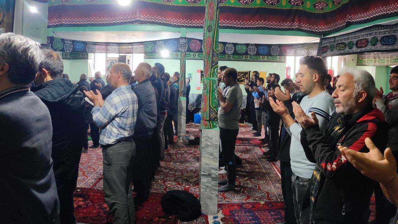 اقامه نماز عید فطر در روستای توآباد اقامه نماز عید فطر در روستای توآباد