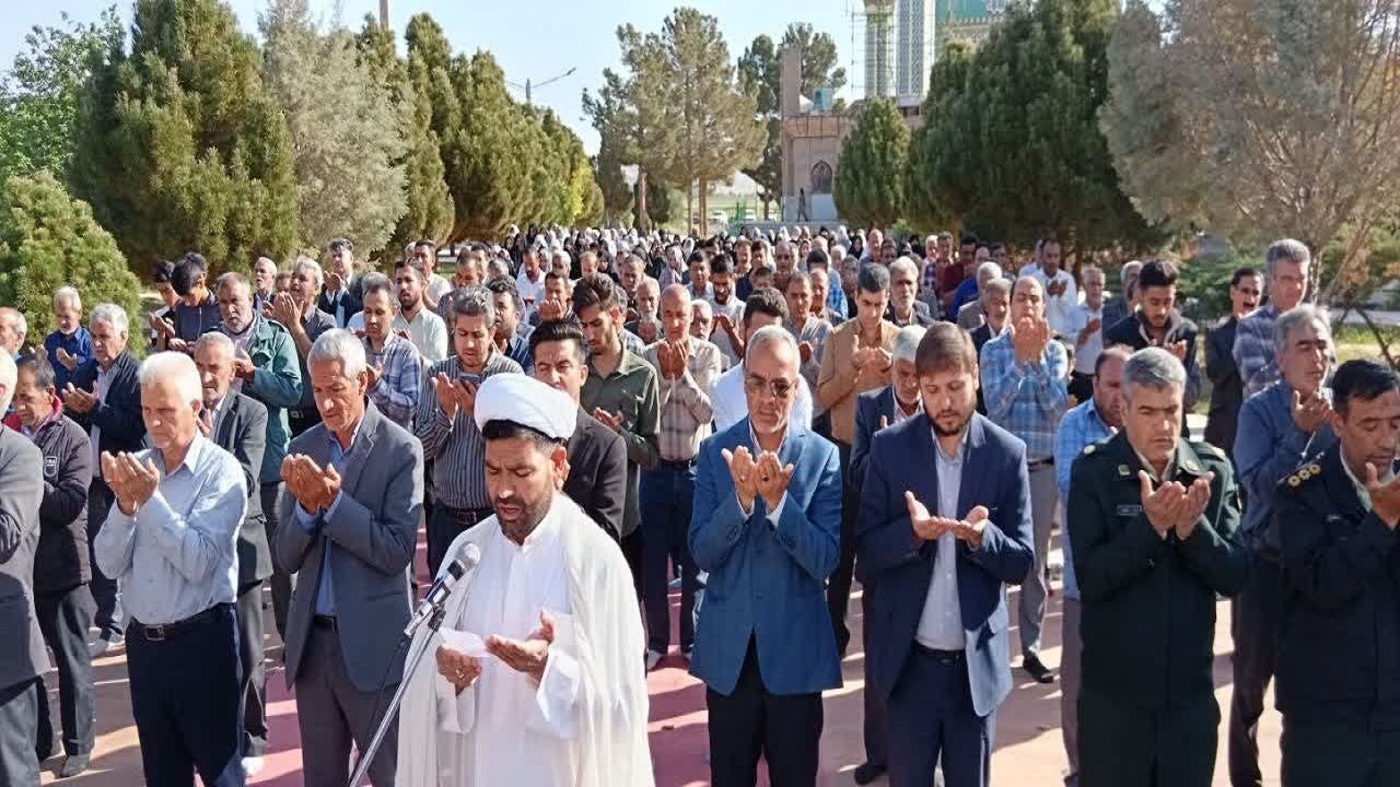 شکرگزاری مومنان شهر انابد با برپایی نماز بندگی در امامزاده سیدهاشم + فیلم