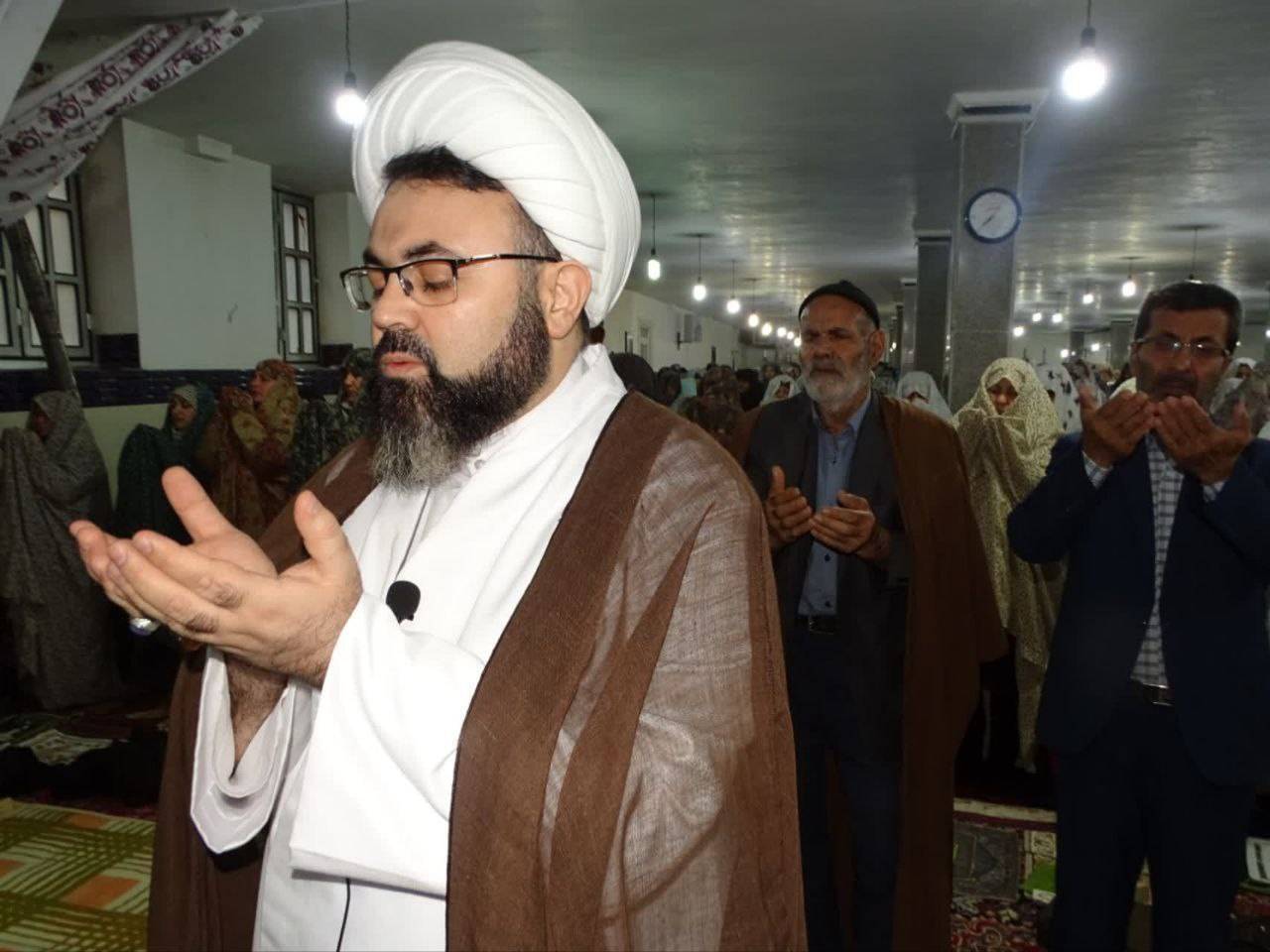 اقامه نماز در چهار برج