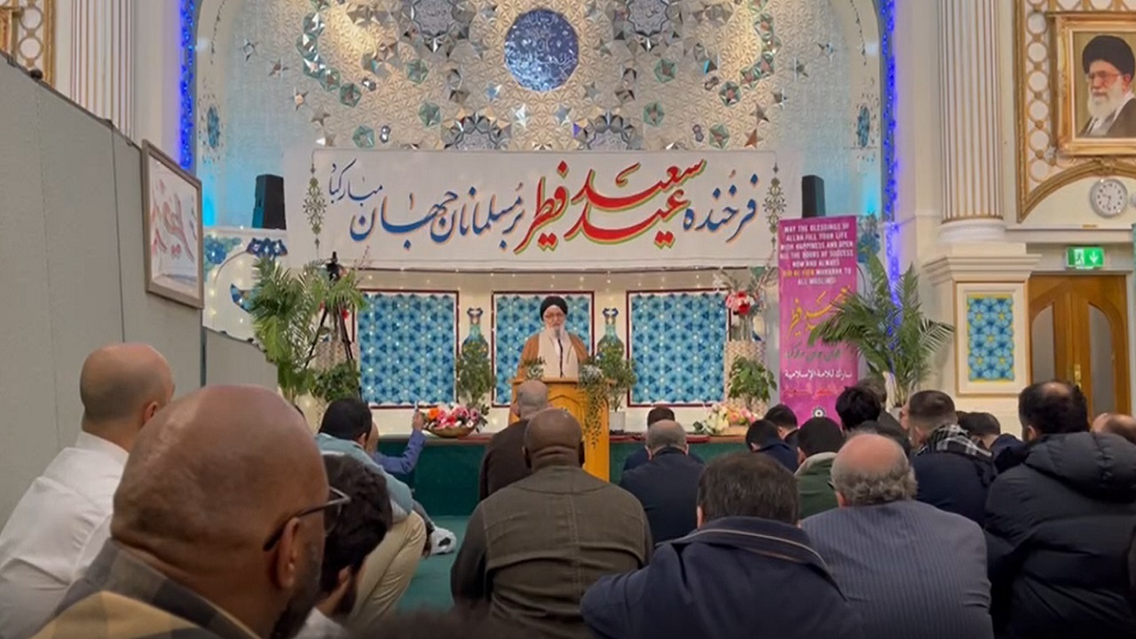 اقامه نماز عید سعید فطر در مرکز اسلامی لندن + فیلم