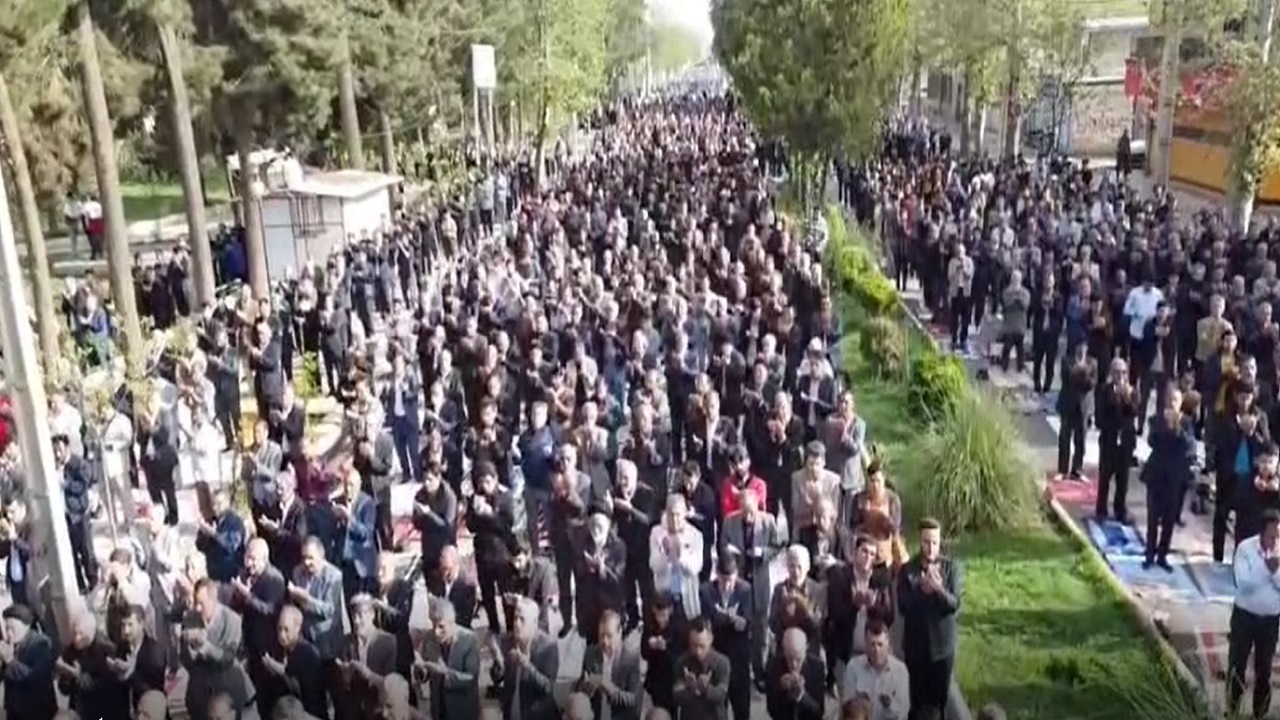 کوهدشتی‌ها در نماز عید فطر ندای اَسْأَلُک بِحَقِّ هذَا الیوْمِ را سر دادند + فیلم
