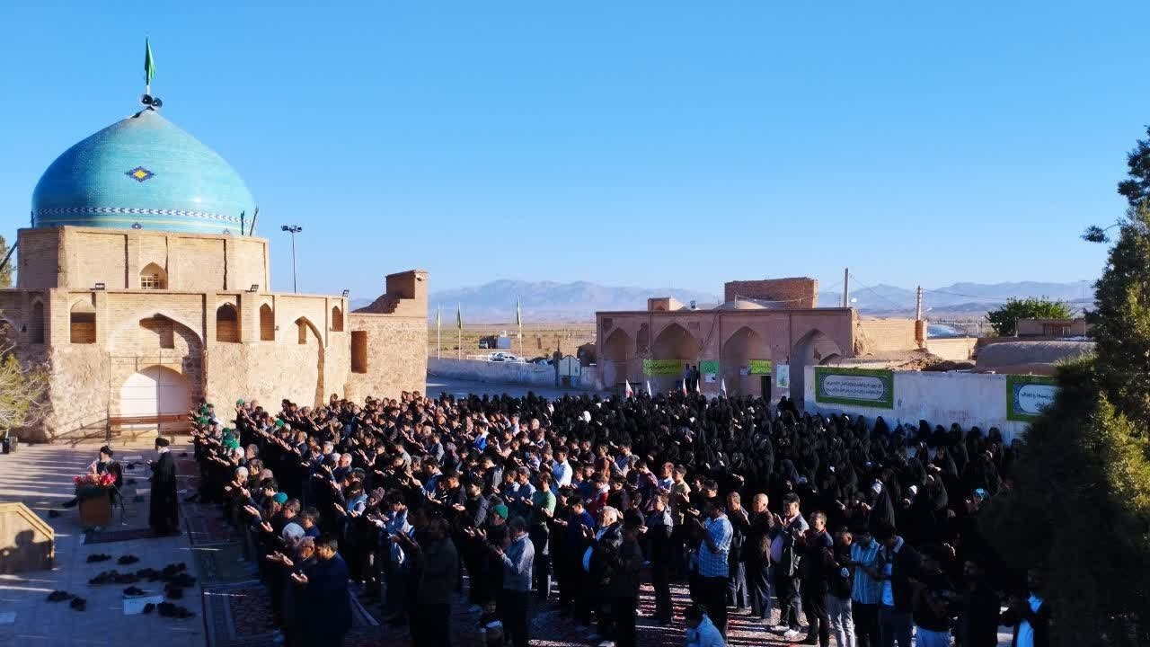 اقامه نماز عید سعید فطر در آفریز به شکرانه یک ماه روزه داری در ماه رمضان + فیلم
